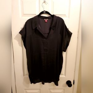 Womens Vince Camuto silky black blouse. Like new! Size 2X.